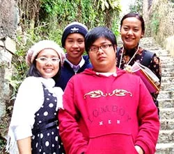 Theo chân đoàn phim Kính vạn hoa