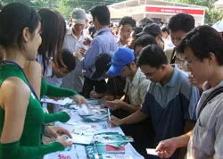 Gần 10.000 lượt người tham gia