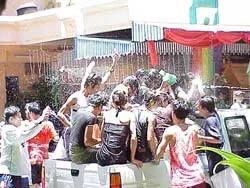 Tháng 4 - Mùa đi tour lễ hội