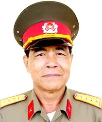 Những người “cơm nhà, áo vợ, làm việc nước”