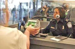 Vào New York phải lăn tay 10 ngón
