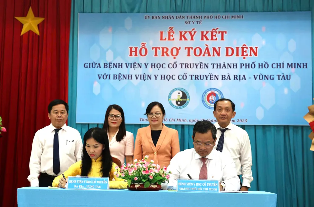 Lễ ký kết hỗ trợ toàn diện giữa Bệnh viện Y học cổ truyền TPHCM và Bệnh viện Y học cổ truyền Bà Rịa - Vũng Tàu