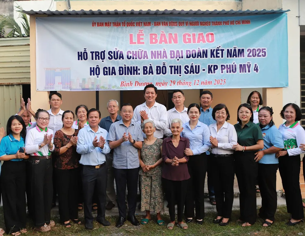 Hoàn thành sửa chữa, bàn giao 2 nhà Đại đoàn kết tại phường Bình Dương