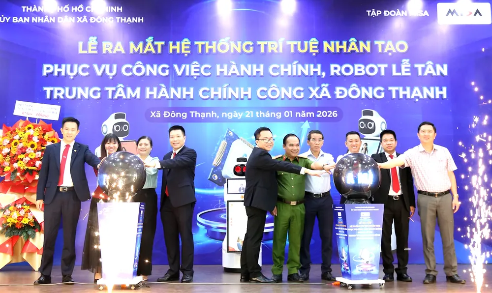 Tập đoàn MISA và UBND xã Đông Thạnh thực hiện nghi thức kích hoạt hệ thống Robot AI vào quy trình vận hành hành chính công.