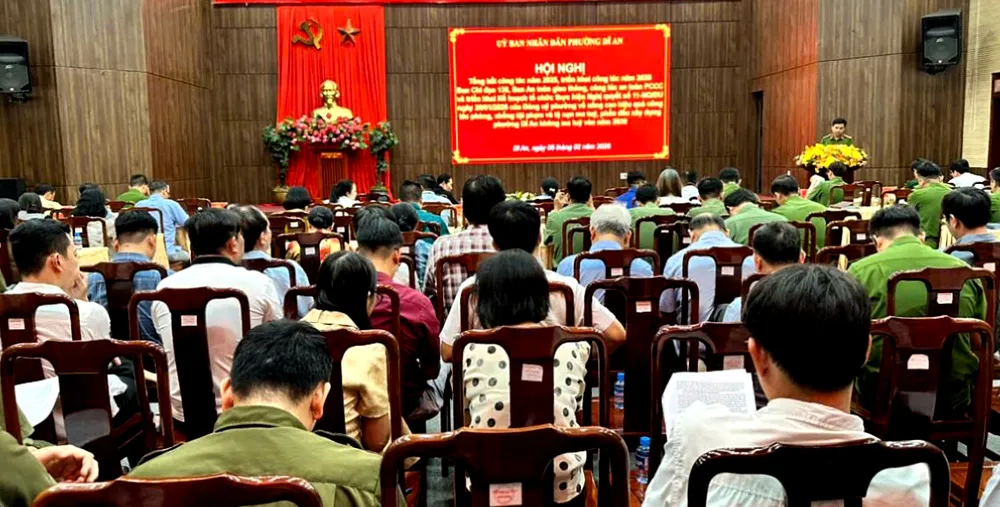 Đông đảo cán bộ, chiến sĩ và các đơn vị tham dự hội nghị