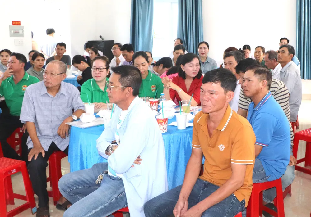 Nhiều bà con ngư dân các xã Long Hải, Phước Hải, Bình Châu đến tham dự chương trình