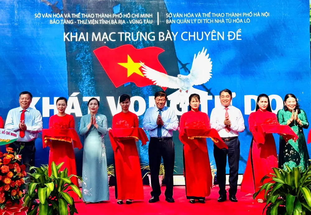 Khai mạc Trưng bày chuyên đề "Khát vọng tự do".