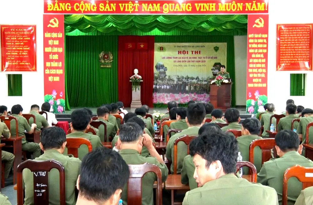 Đại diện ban chỉ huy Công an xã phát biểu khai mạc hội thi