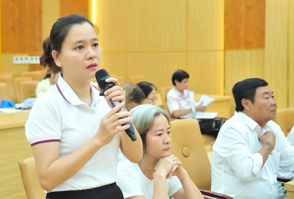 Cử tri phường Vũng Tàu phản ánh về bất cập trong phân bố trường học trên địa bàn. Ảnh: QUANG VŨ