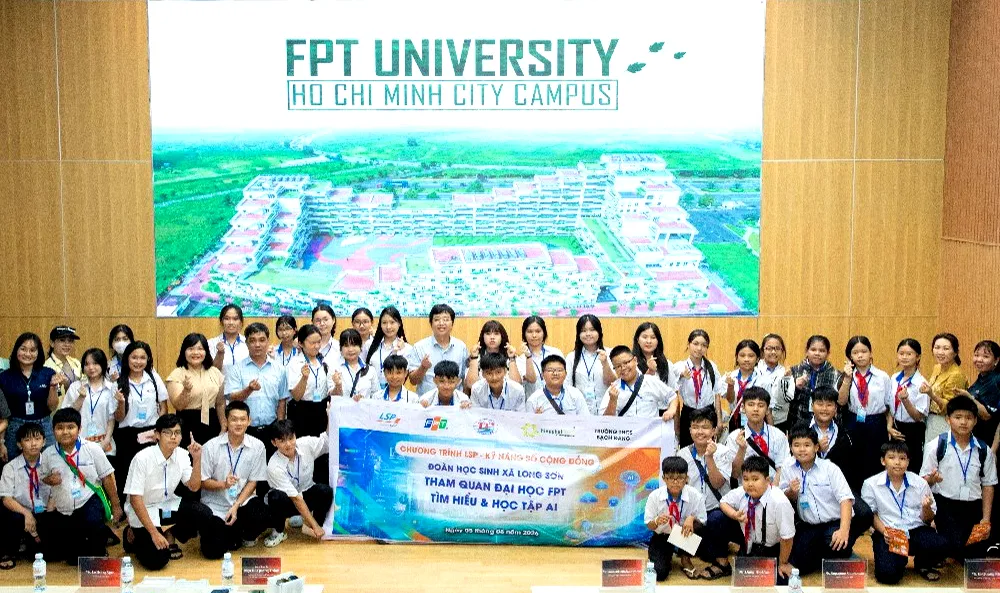 Hơn 40 học sinh THCS và THPT tại xã Long Sơn tham gia chương trình tham quan, trải nghiệm học tập tại Trường Đại học FPT cơ sở TP. Hồ Chí Minh (FPTU).
