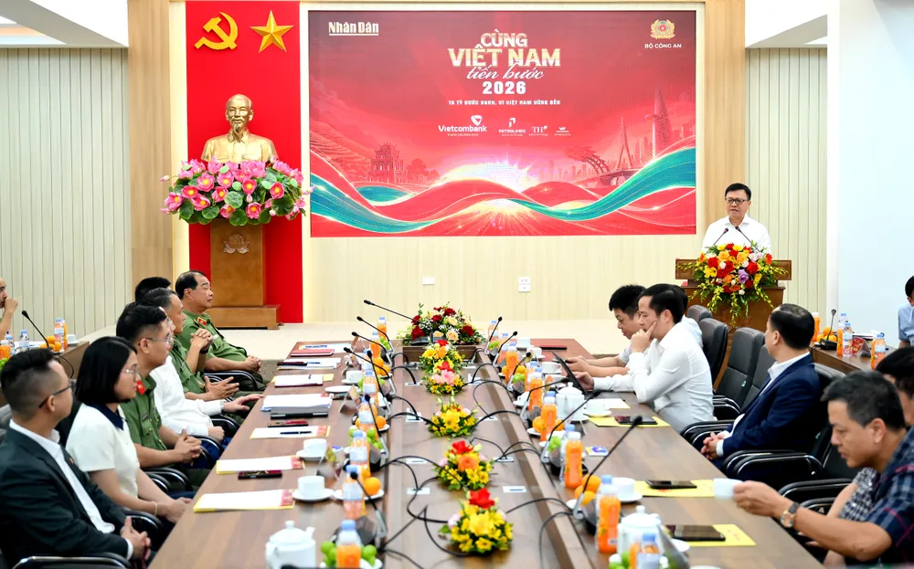 Họp báo chia sẻ thông tin về chương trình “Cùng Việt Nam tiến bước” năm 2026. Ảnh: BÁO NHÂN DÂN