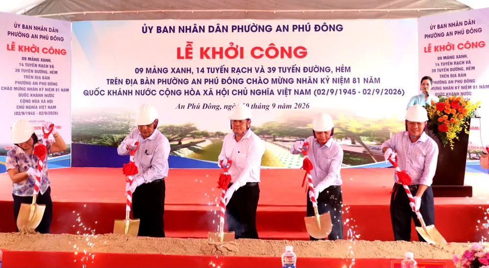 Lễ khởi công các công trình chỉnh trang đô thị trên địa bàn phường An Phú Đông. Ảnh: NGÔ BÌNH
