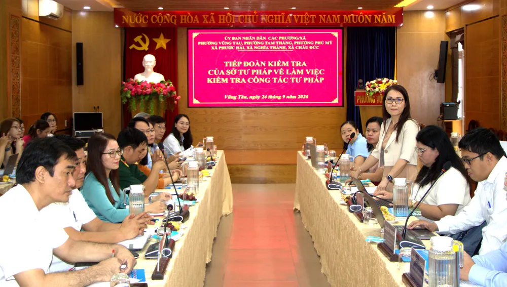 Đoàn kiểm tra của Sở Tư pháp TPHCM làm việc các các phường, xã.