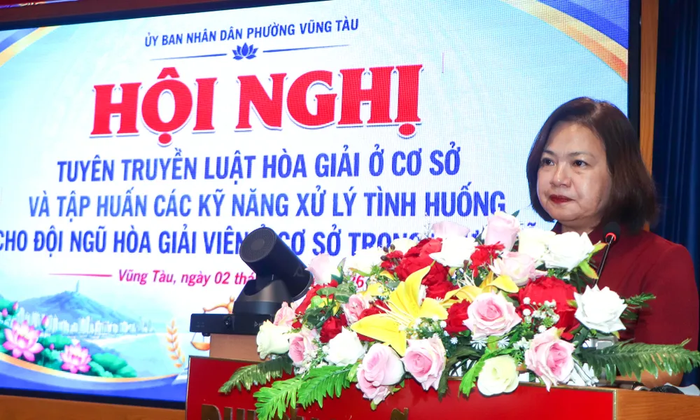 Bà Trần Thị Bích Vân, Phó Chủ tịch UBND phường Vũng Tàu phát biểu tại hội nghị. Ảnh: THÀNH HUY