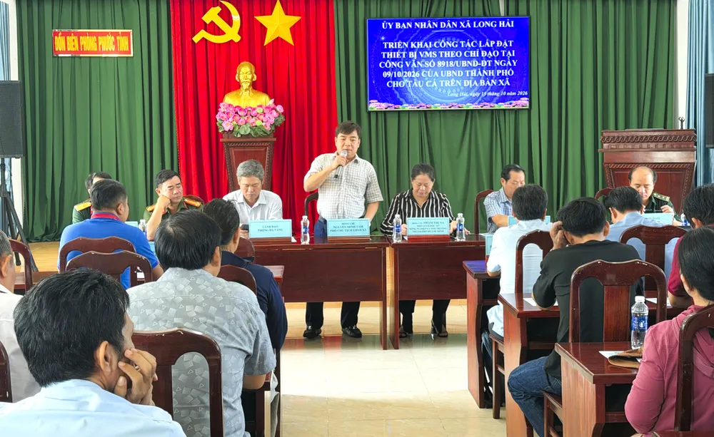 Đồng chí Nguyễn Minh Tâm, Phó Chủ tịch UBND xã Long Hải phát biểu tại hội nghị.