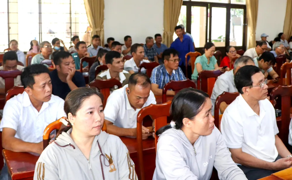 Hàng trăm hộ và doanh nghiệp thu gom rác tham dự hội nghị.