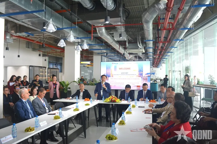 Ông Trần Văn Chín, Chủ tịch HĐQT Công ty Cổ phần Công nghệ Arobid, chia sẻ về nền tảng TMĐT Arobid