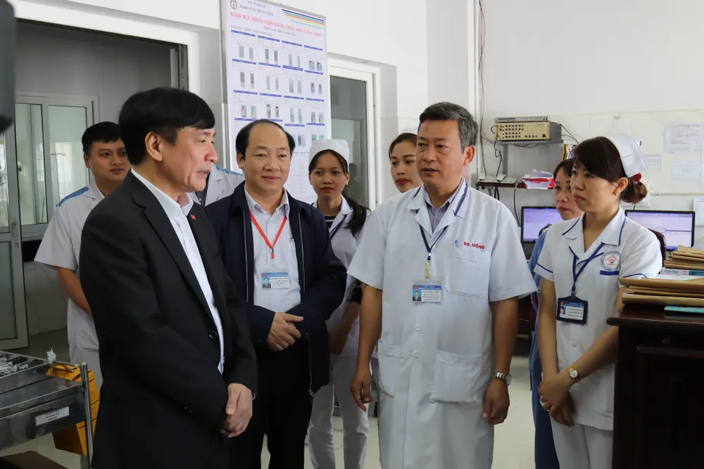 Đắk Lắk tặng 3.000 suất quà, 7 tấn quần áo cho gia đình chính sách, khó khăn ảnh 3