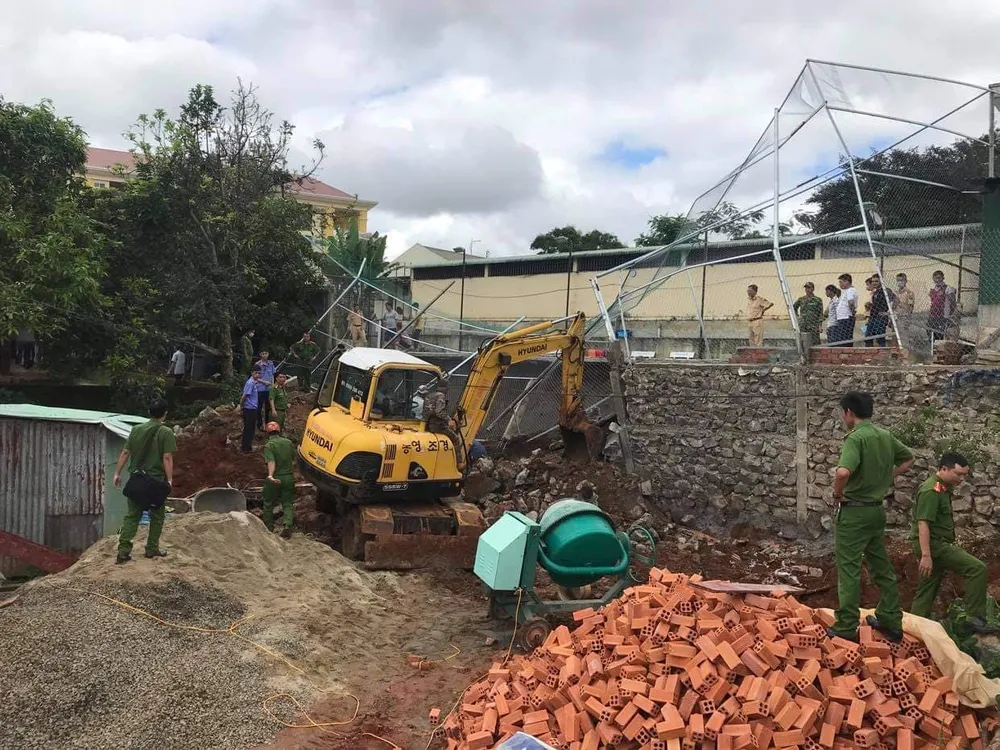 Đắk Nông: Sập bờ kè của Phòng CSGT một công nhân tử vong ảnh 3