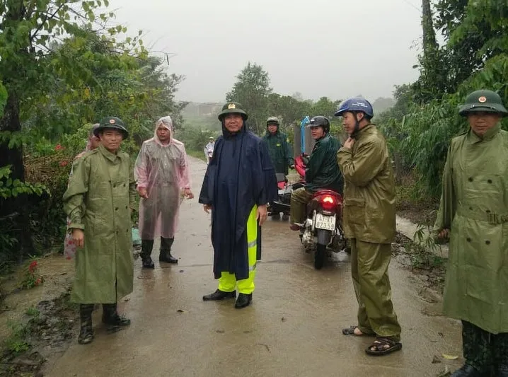 Sạt lở núi, vùi lấp nhiều căn nhà ở Đắk Lắk ảnh 3