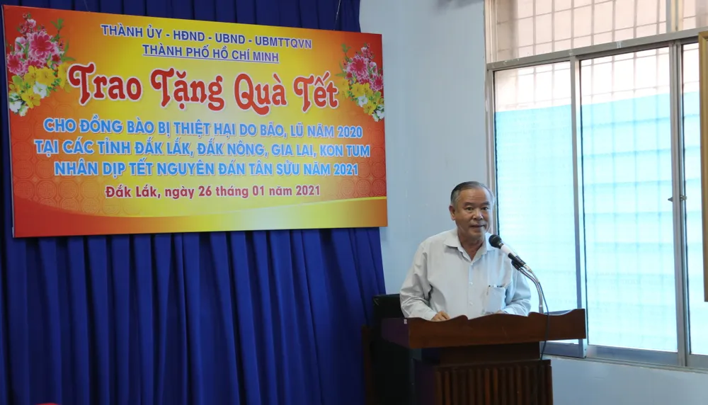 Lãnh đạo TPHCM thăm, chúc tết các Mẹ Việt Nam anh hùng, gia đình chính sách ảnh 2