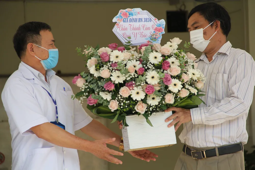 41 ngày tích cực cứu bệnh nhân Covid-19 đối mặt với cửa tử ảnh 2