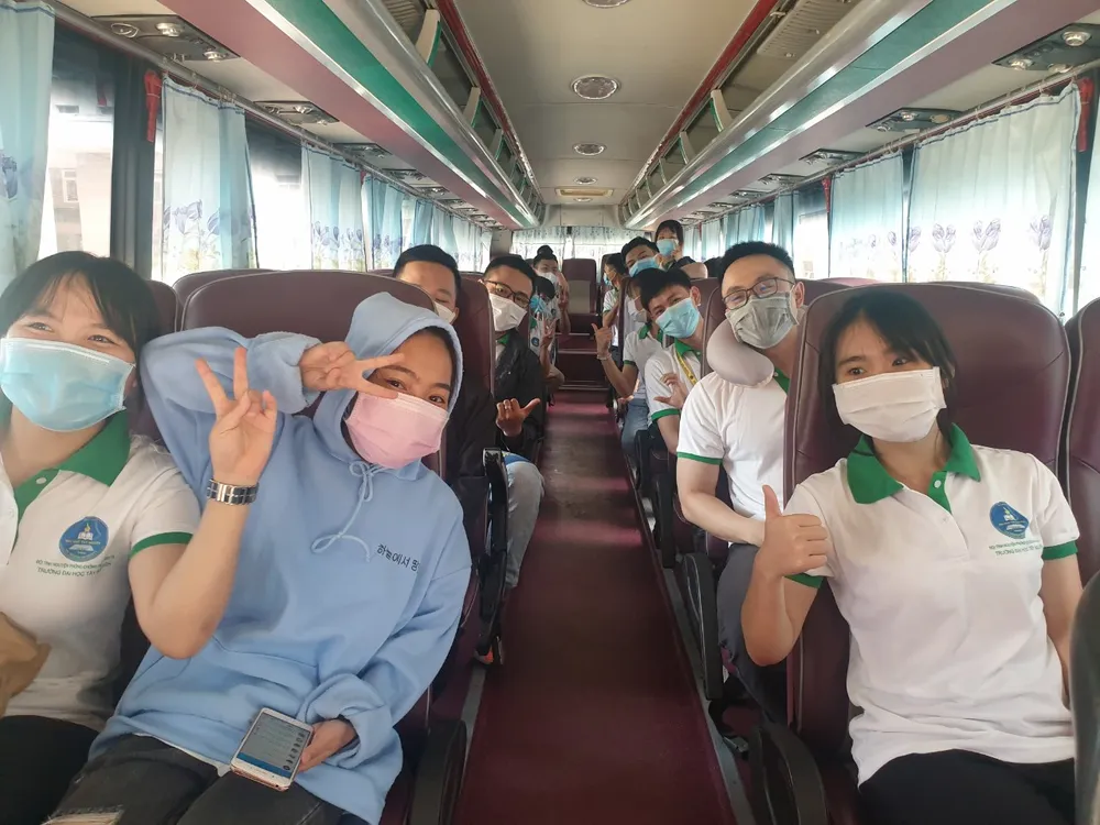 41 sinh viên Trường Đại học Tây Nguyên lên đường hỗ trợ Bình Dương chống dịch ảnh 5
