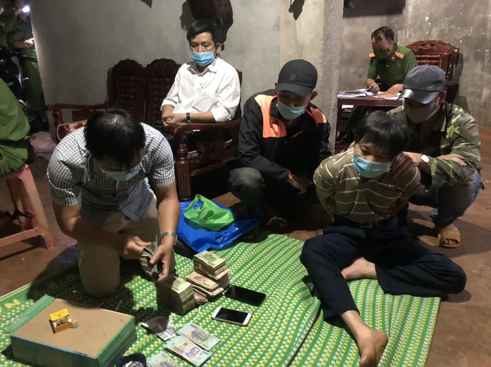 Quay clip đăng lên mạng rồi bắt doanh nghiệp “mua” 1,8 tỷ đồng ảnh 2