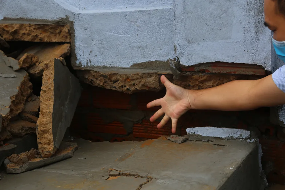 Nhà bia tưởng niệm liệt sĩ chưa bàn giao đã sụp lún nghiêm trọng ảnh 4