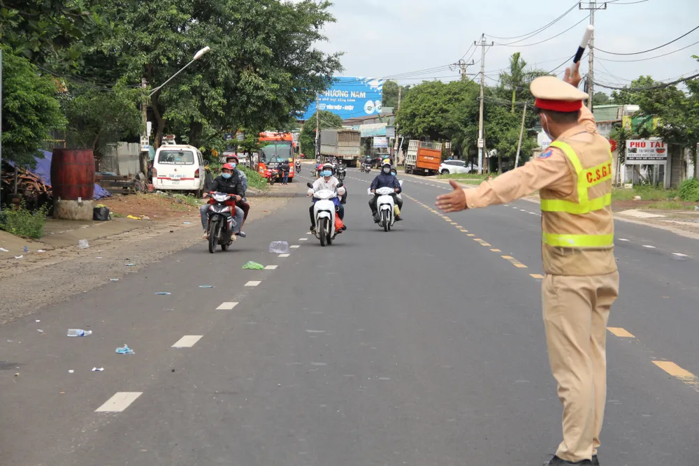 Đắk Lắk, Đắk Nông tiếp nhận hàng ngàn người dân từ các tỉnh thành phía Nam trở về ảnh 8