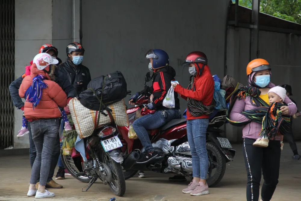 Đắk Lắk, Đắk Nông tiếp nhận hàng ngàn người dân từ các tỉnh thành phía Nam trở về ảnh 10