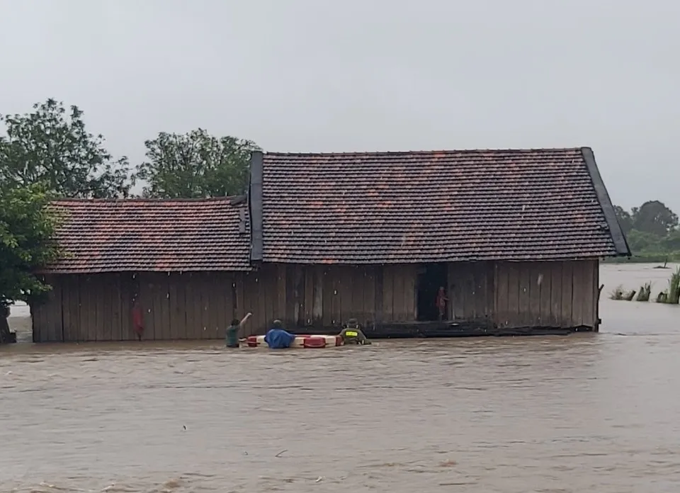 Mưa lớn gây ngập hàng ngàn hécta hoa màu ở Đắk Lắk ảnh 2