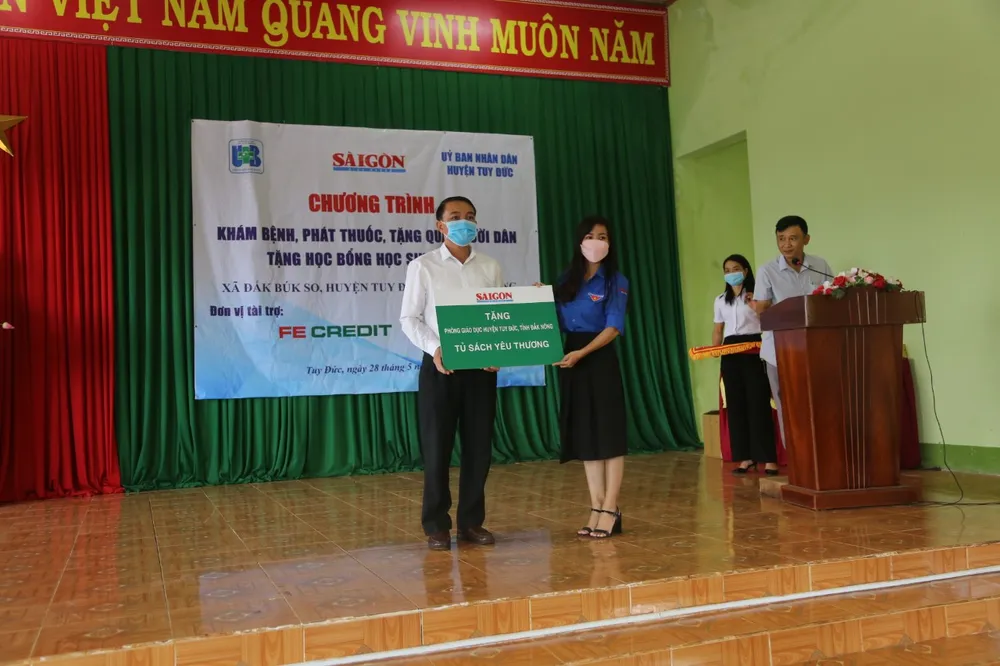 Khám bệnh, phát thuốc miễn phí cho người dân nghèo vùng biên giới Đắk Nông ảnh 4