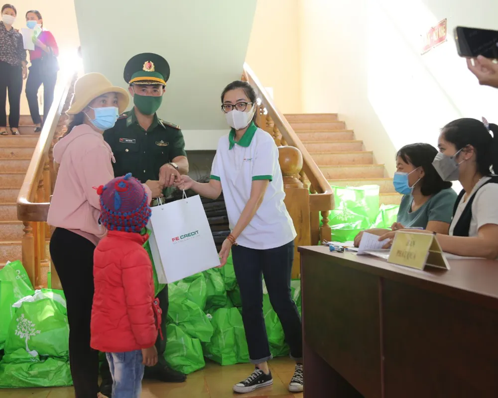 Khám bệnh, phát thuốc miễn phí cho người dân nghèo vùng biên giới Đắk Nông ảnh 6