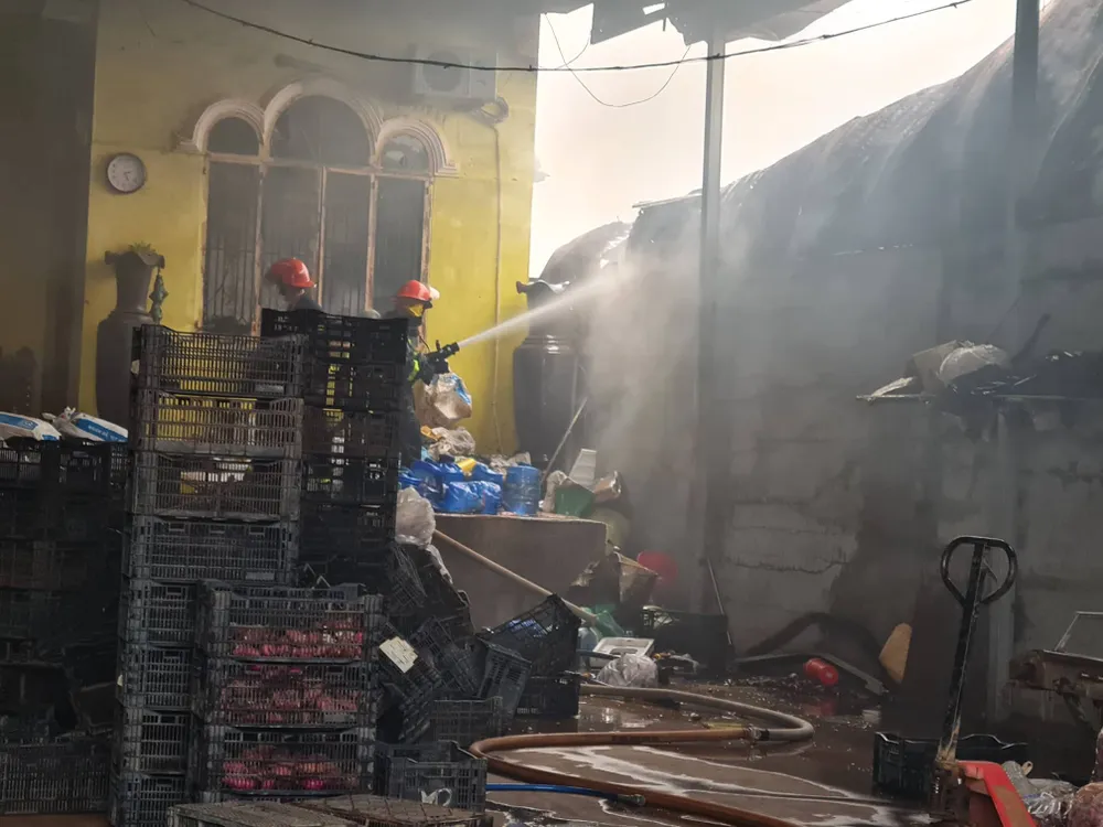 Đắk Lắk: Nỗ lực dập tắt đám cháy lớn ở TP Buôn Ma Thuột ảnh 4