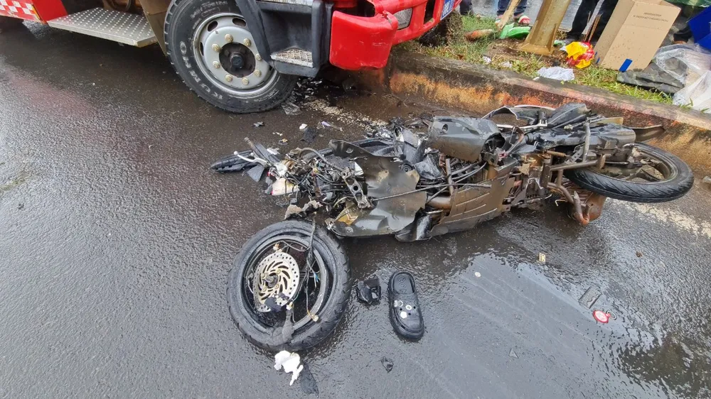 ​  Va chạm với xe cứu hỏa đang làm nhiệm vụ, 2 người thương vong ảnh 2