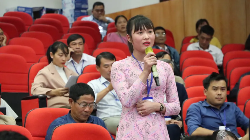 Đại diện HTX trao đổi những vướng mắc trong ngành nông nghiệp hiện nay với Chủ tịch UBND tỉnh Đắk Nông