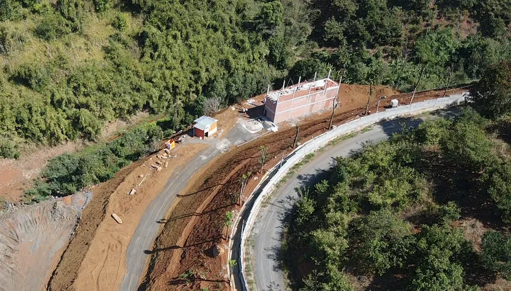 Nhà nuôi yến đang được xây dựng trong khuôn viên đất của ông Phúc