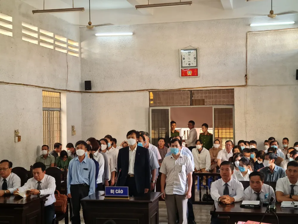 Các bị cáo tại phiên xét xử sơ thẩm