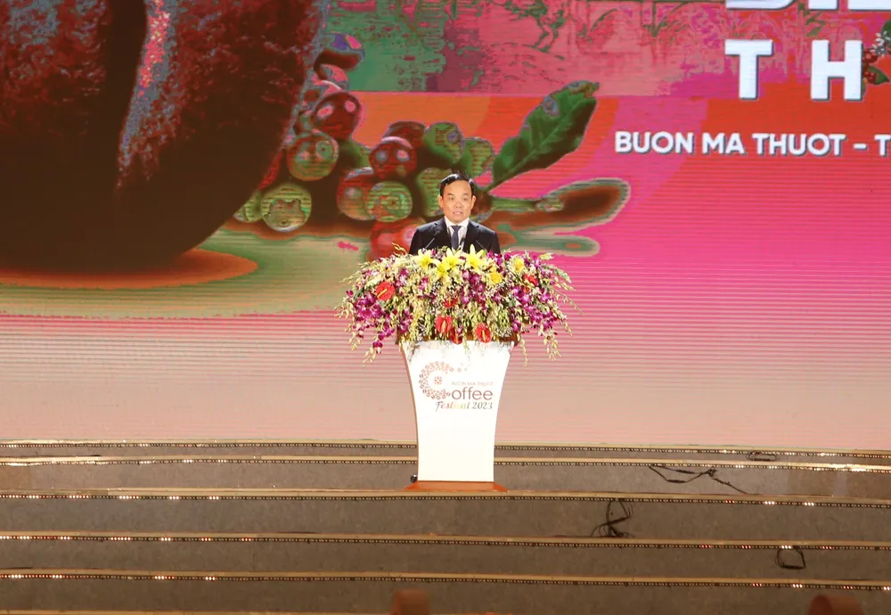 Phó Thủ tướng Chính phủ Trần Lưu Quang phát biểu tại lễ hội