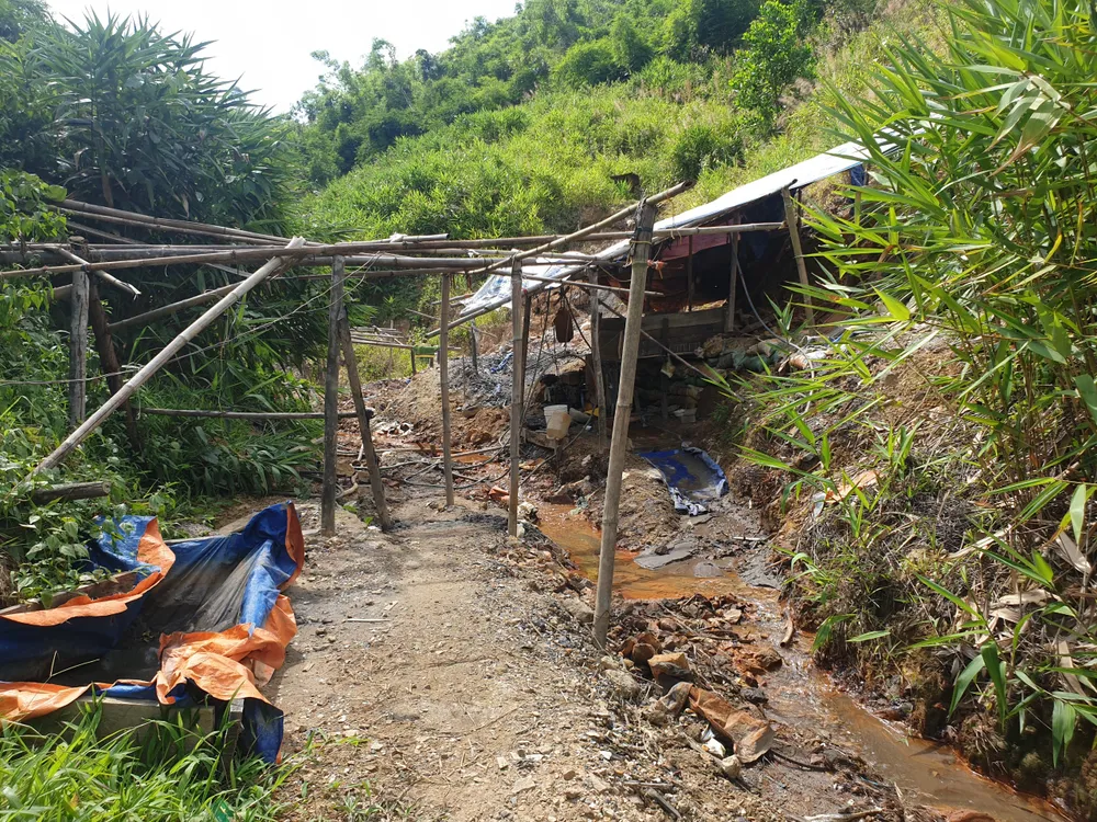 Lán trại khai thác vàng của các phu vàng mà báo SGGP từng phản ánh