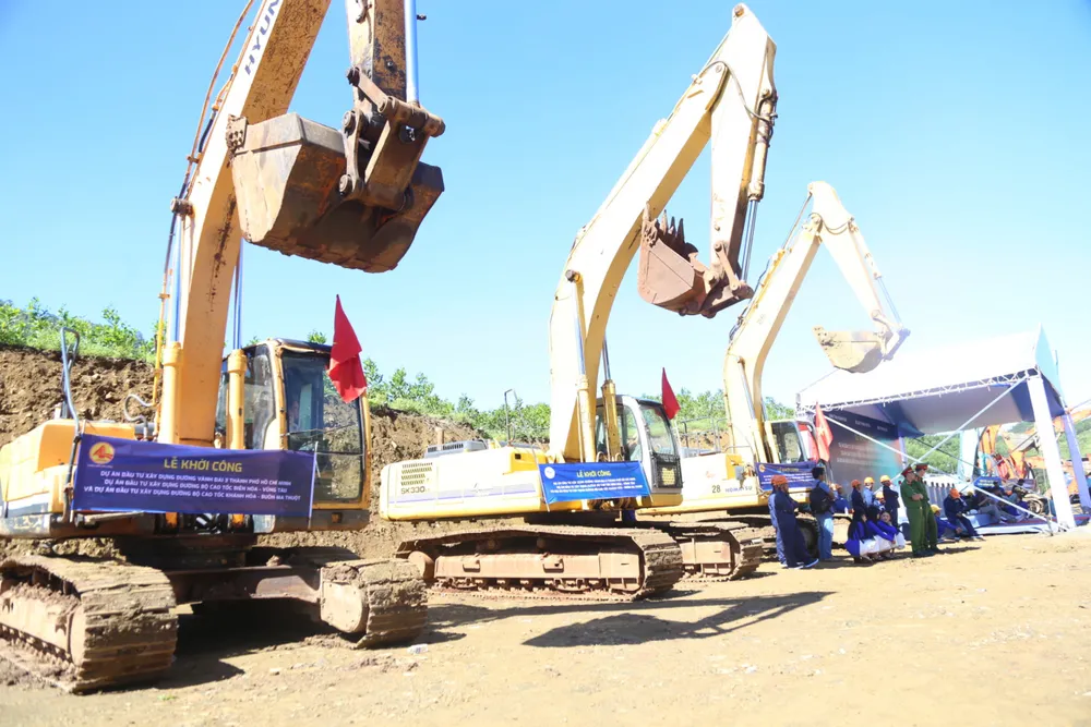 Tuyến cao tốc Khánh Hòa - Buôn Ma Thuột có tổng mức đầu tư 22.000 tỷ đồng. Tuyến cao tốc Khánh Hòa - Buôn Ma Thuột có tổng mức đầu tư 22.000 tỷ đồng.