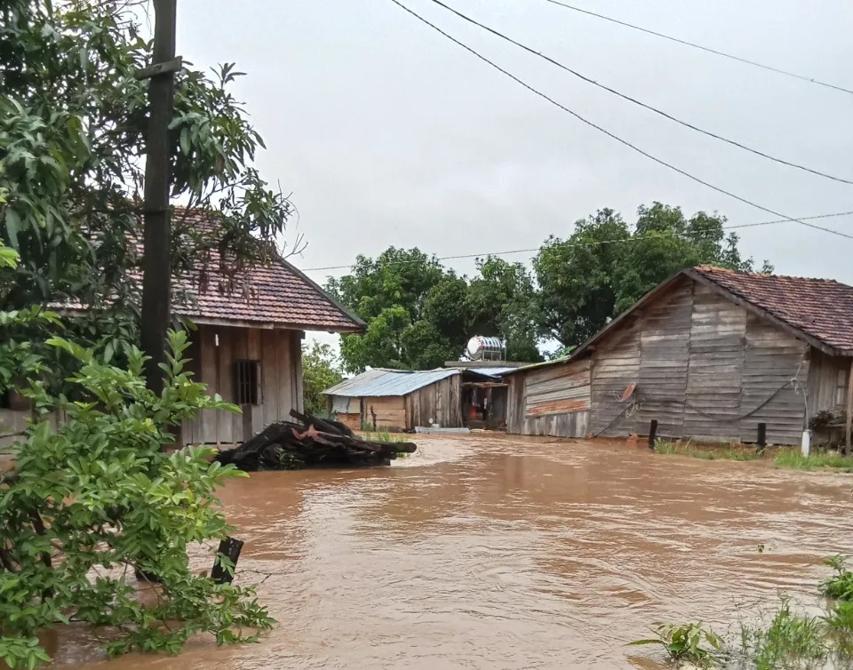 Mưa lớn gây ngập nhiều nhà dân ở huyện Ea Súp