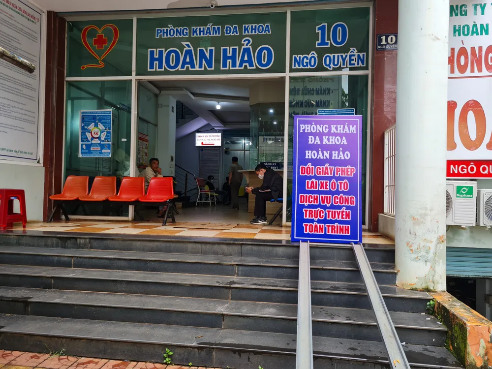 Phòng khám đa khoa Hoàn Hảo thực hiện mô hình đổi giấy phép lái xe