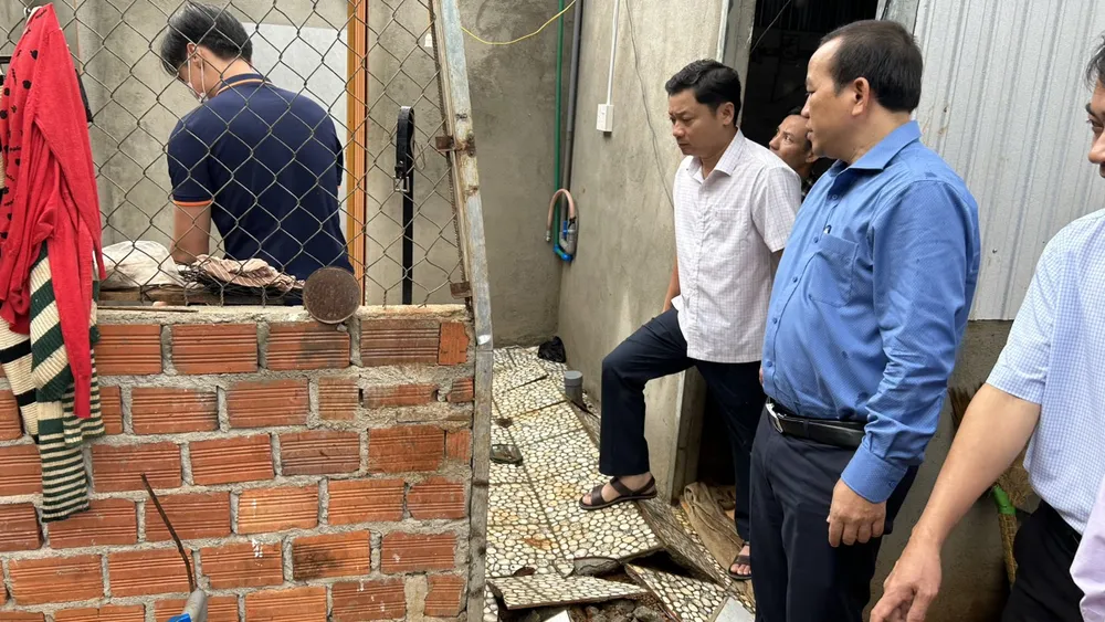 Ngành chức năng đang kiểm tra, khu vực bị sạt lở