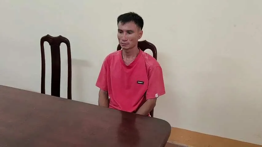 Đối tượng Mạnh tại cơ quan công an