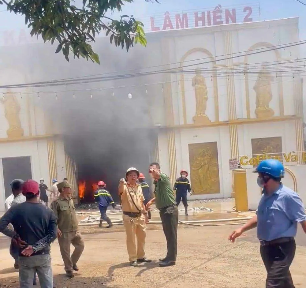 Cháy lớn tại quán Karaoke Hiền Lâm - Bida 2