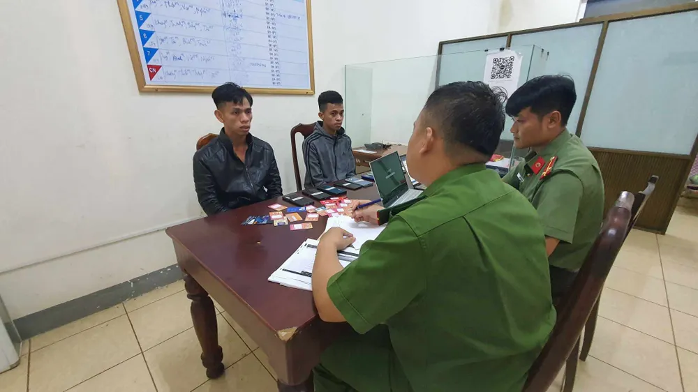 Cơ quan công an đang lấy lời khai các đối tượng