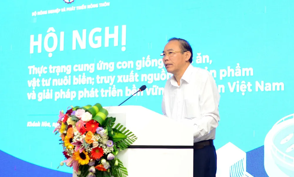 Thứ trưởng Phùng Đức Tiến phát biểu tại hội nghị Thứ trưởng Phùng Đức Tiến phát biểu tại hội nghị