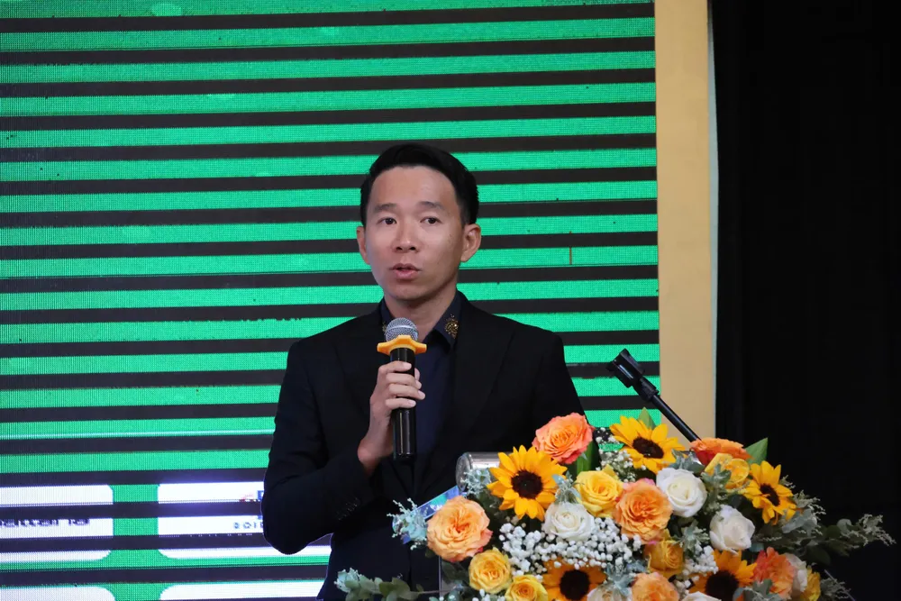 Ông Bạch Cường Khang, Phó Tổng Thư ký Hiệp hội Golf Việt Nam chia sẻ tại hội thảo